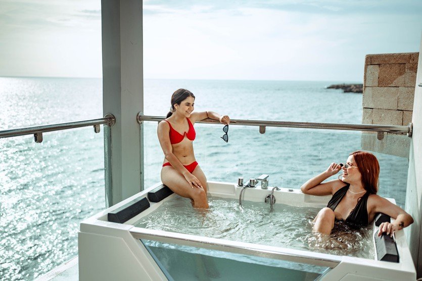 A Perfect Retreat: Discover the Best Hotels with Jacuzzis or Hot Tubs for Couples