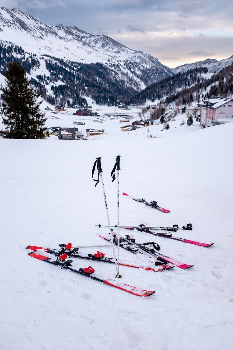 Heading: discover the thrill of ski resorts